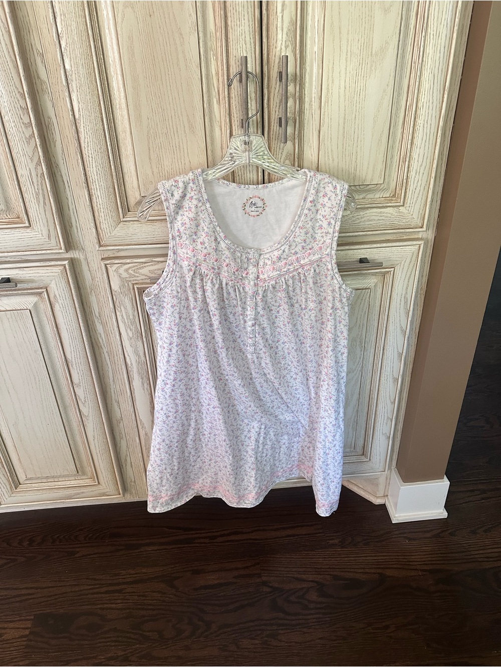 Aria Collection short sleeveless floral print nightgown